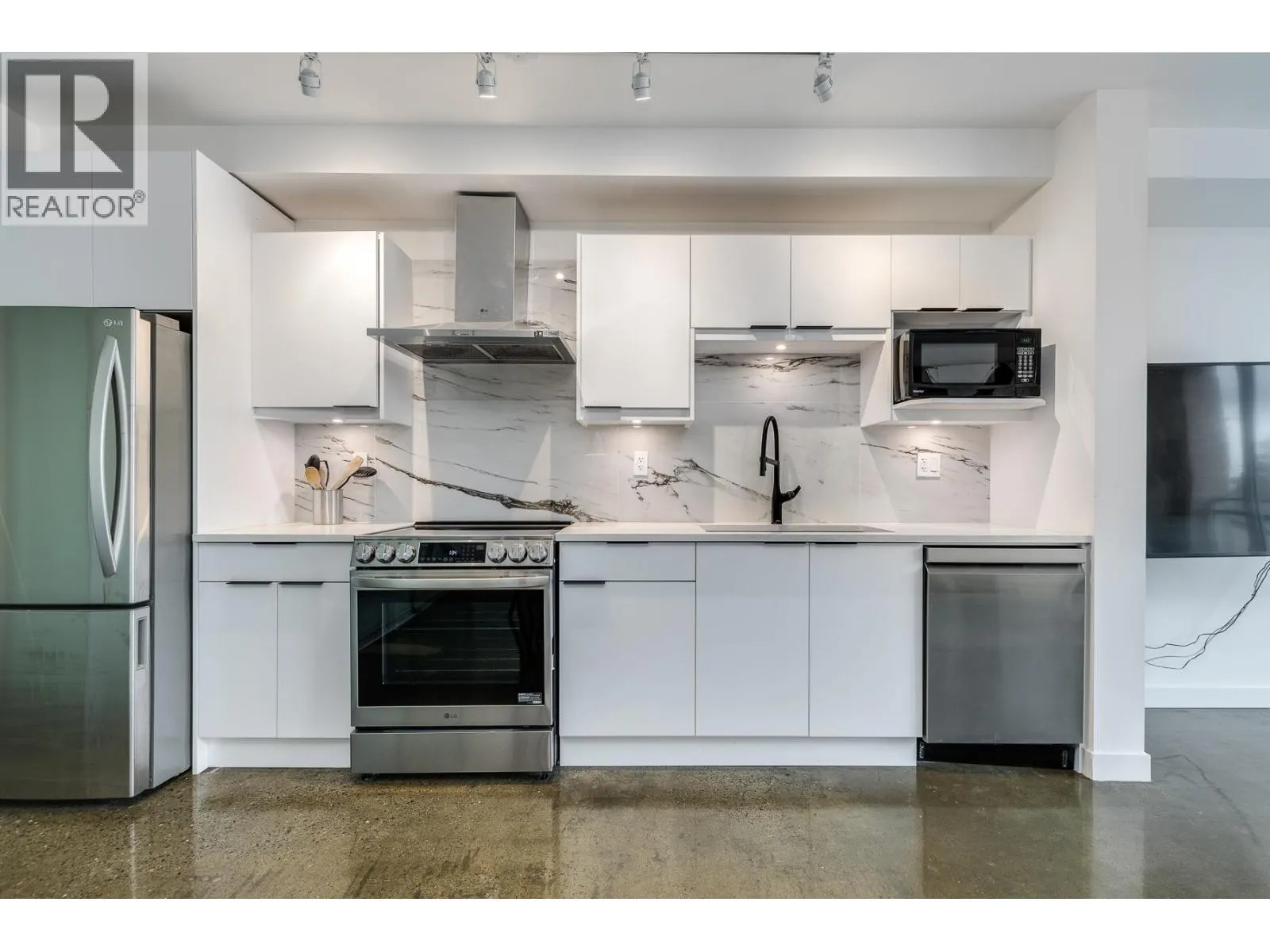 714 221 UNION STREET