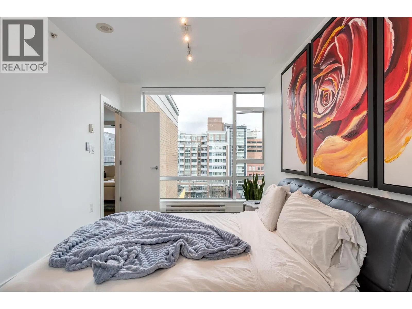 714 221 UNION STREET