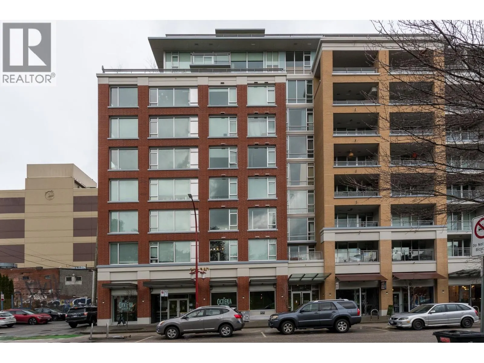 714 221 UNION STREET