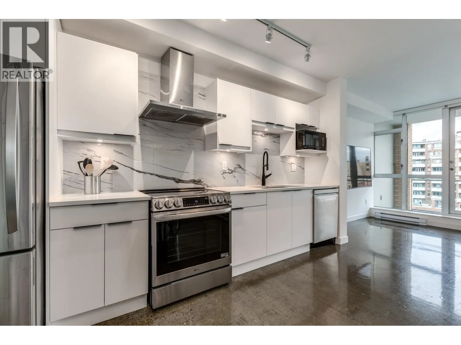 714 221 UNION STREET