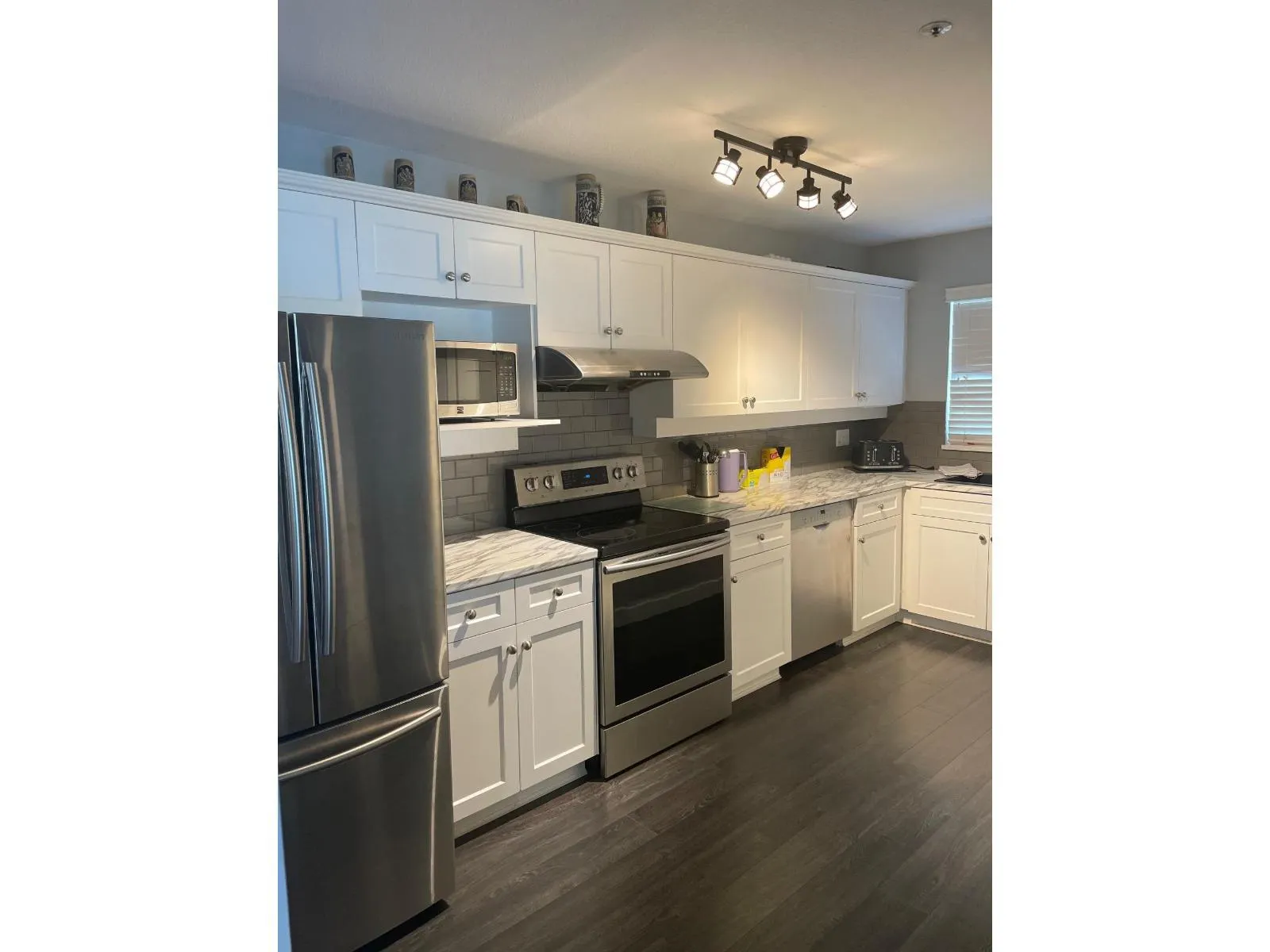 203 5556 201A STREET