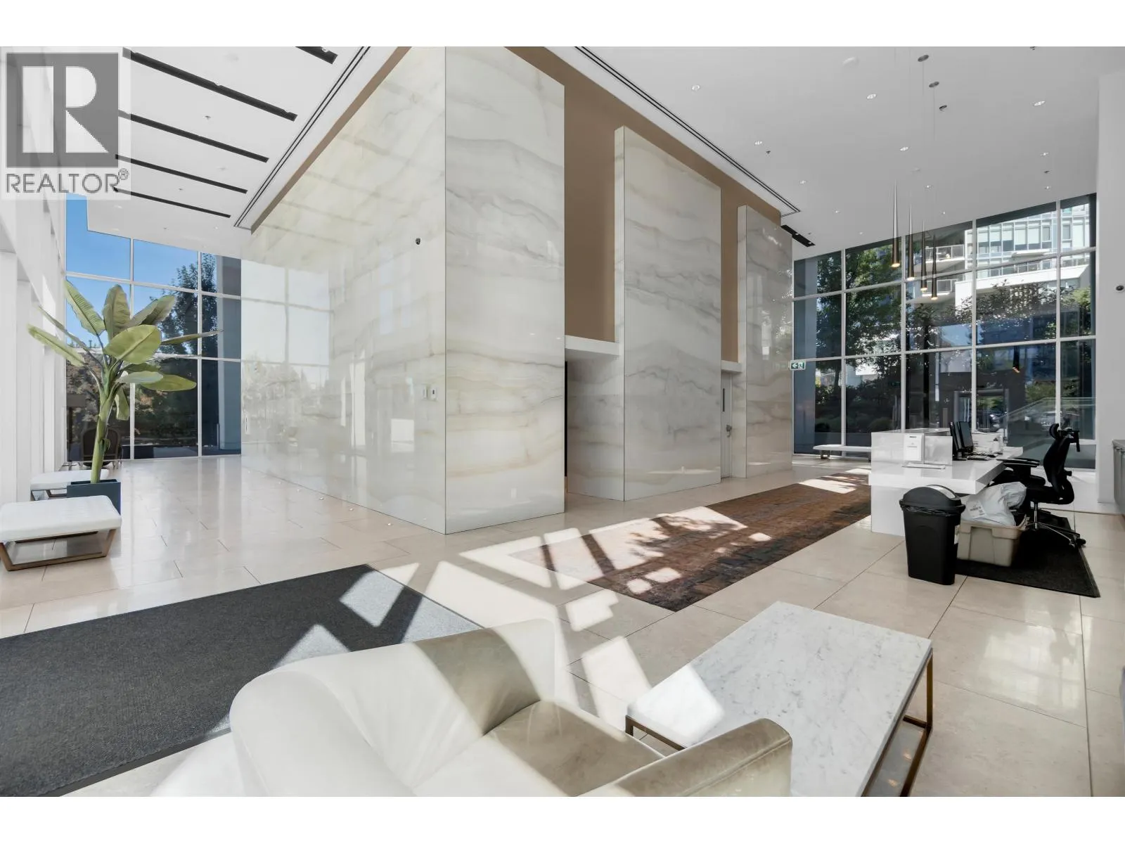 4402 1888 GILMORE AVENUE