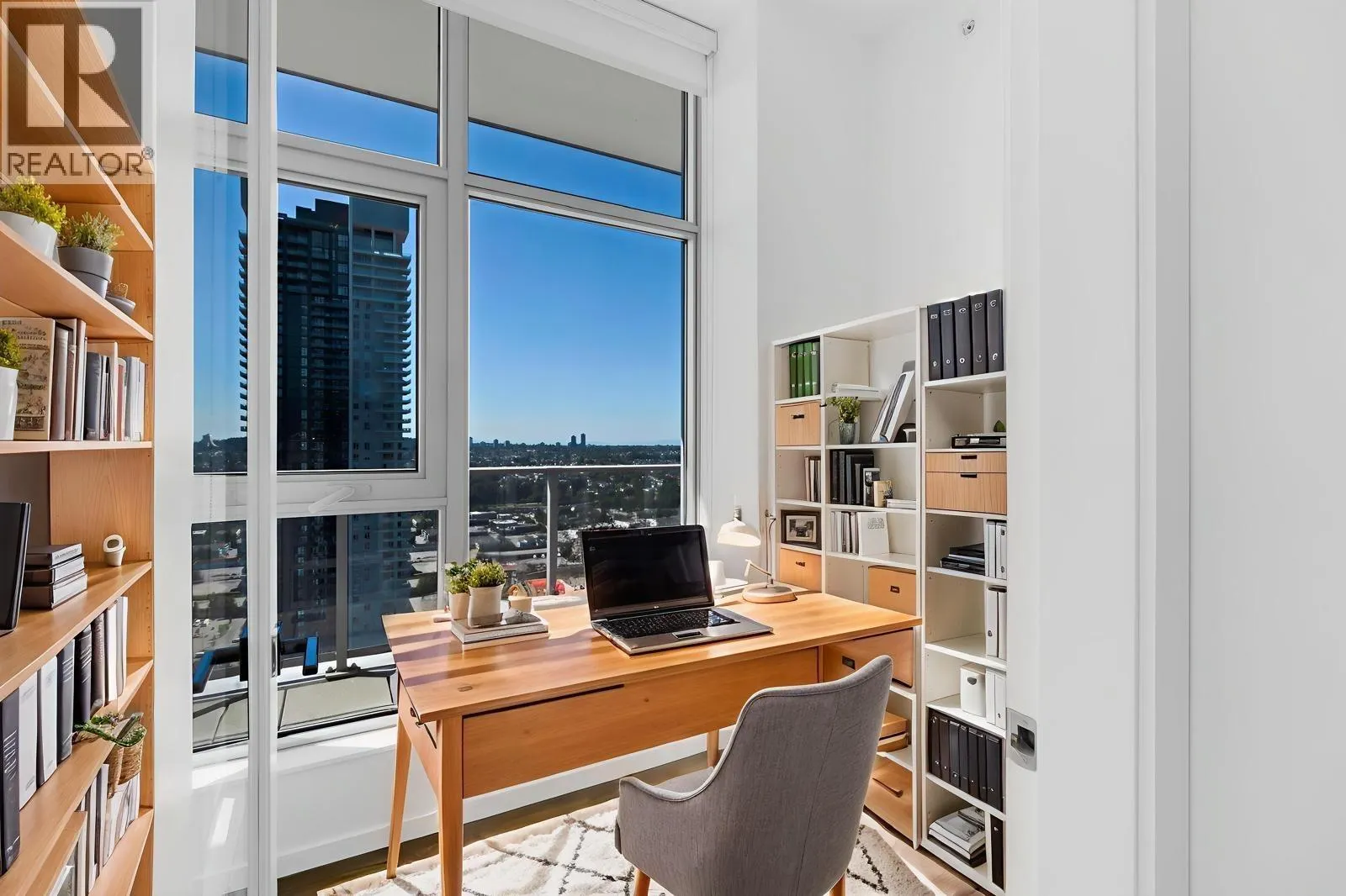 4402 1888 GILMORE AVENUE