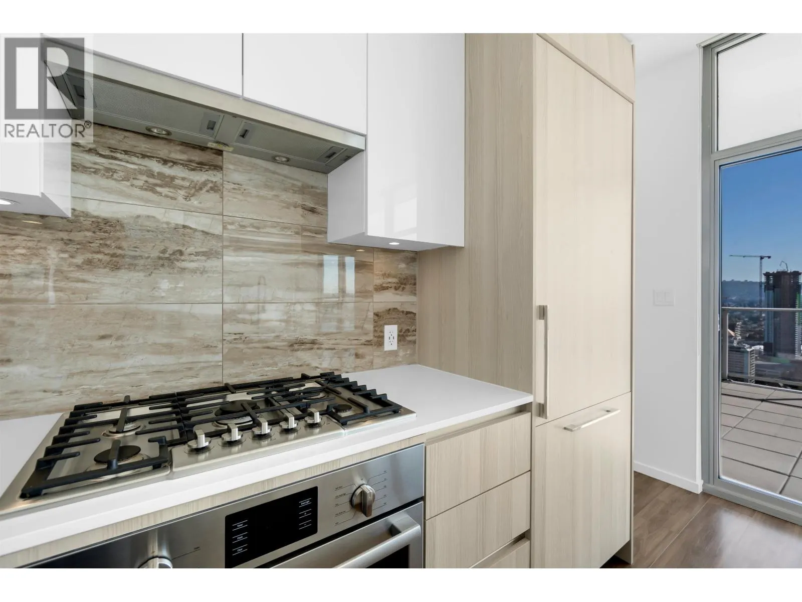 4402 1888 GILMORE AVENUE