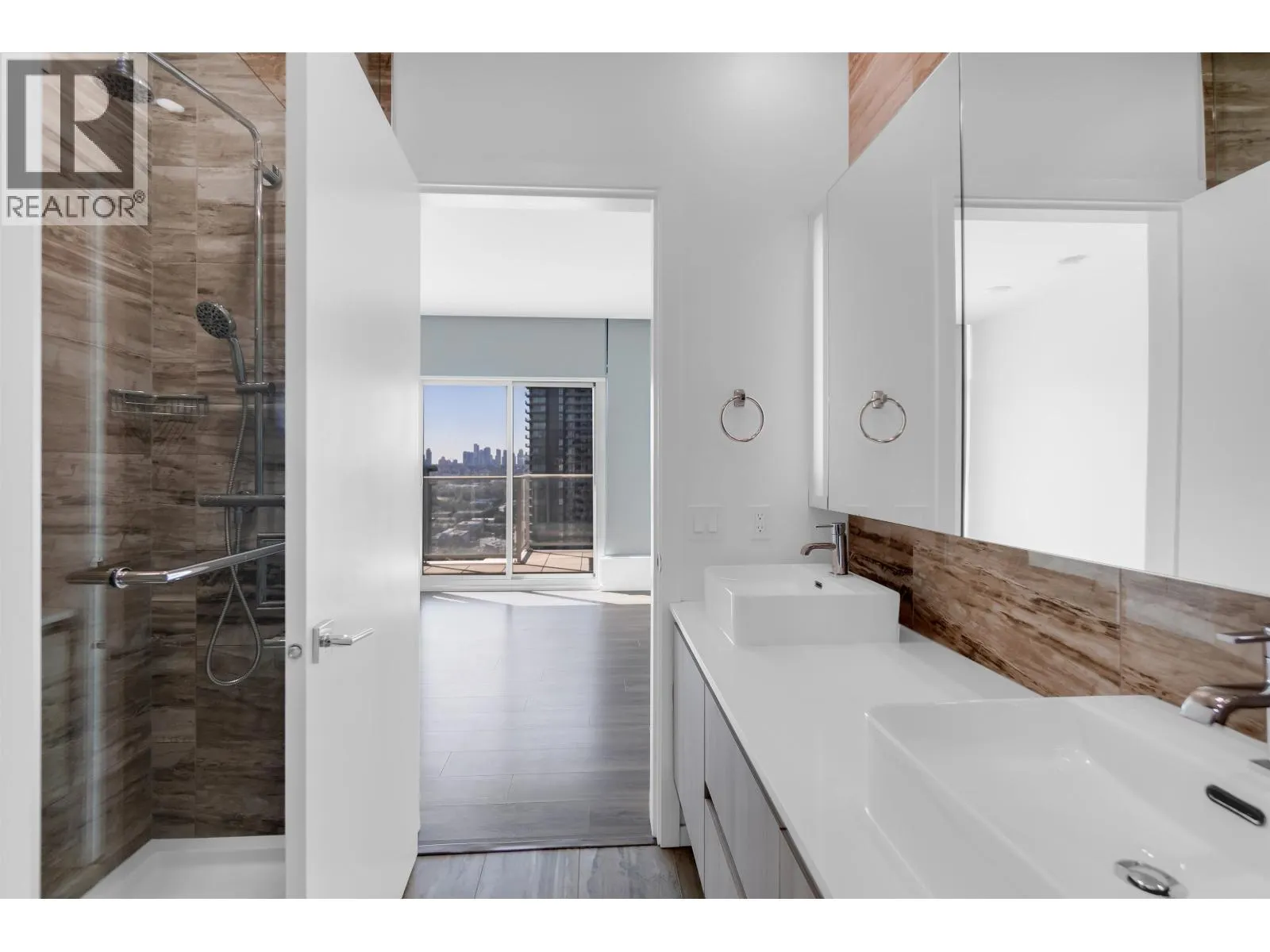 4402 1888 GILMORE AVENUE