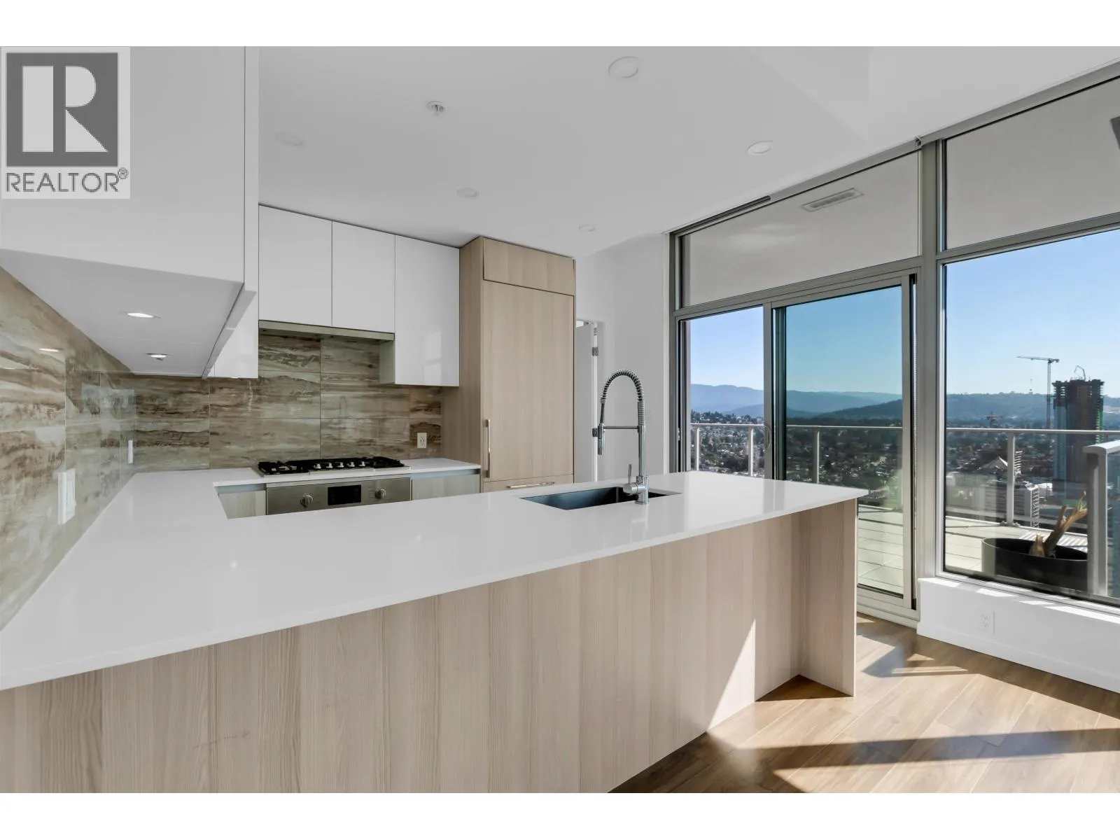 4402 1888 GILMORE AVENUE