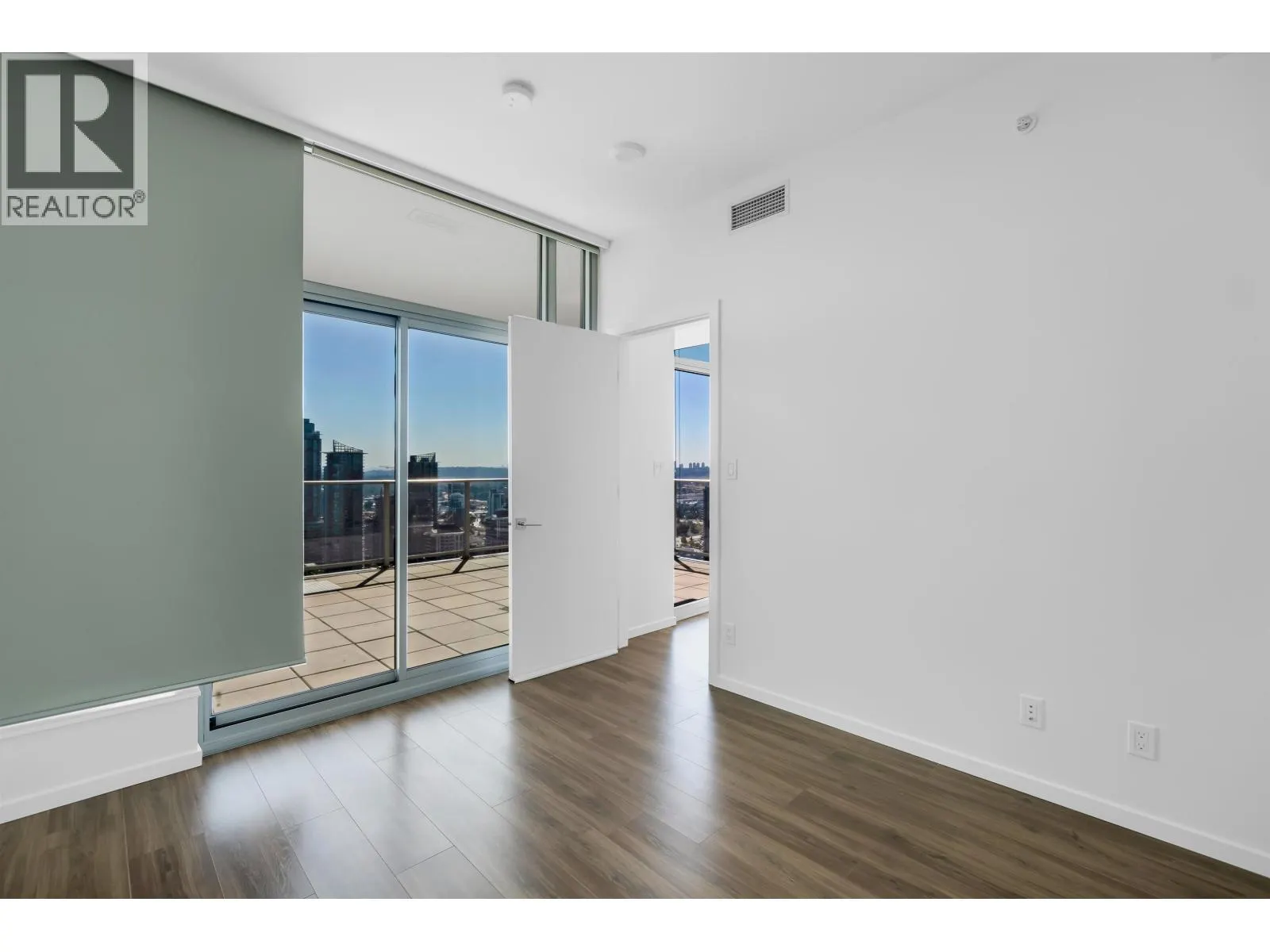 4402 1888 GILMORE AVENUE