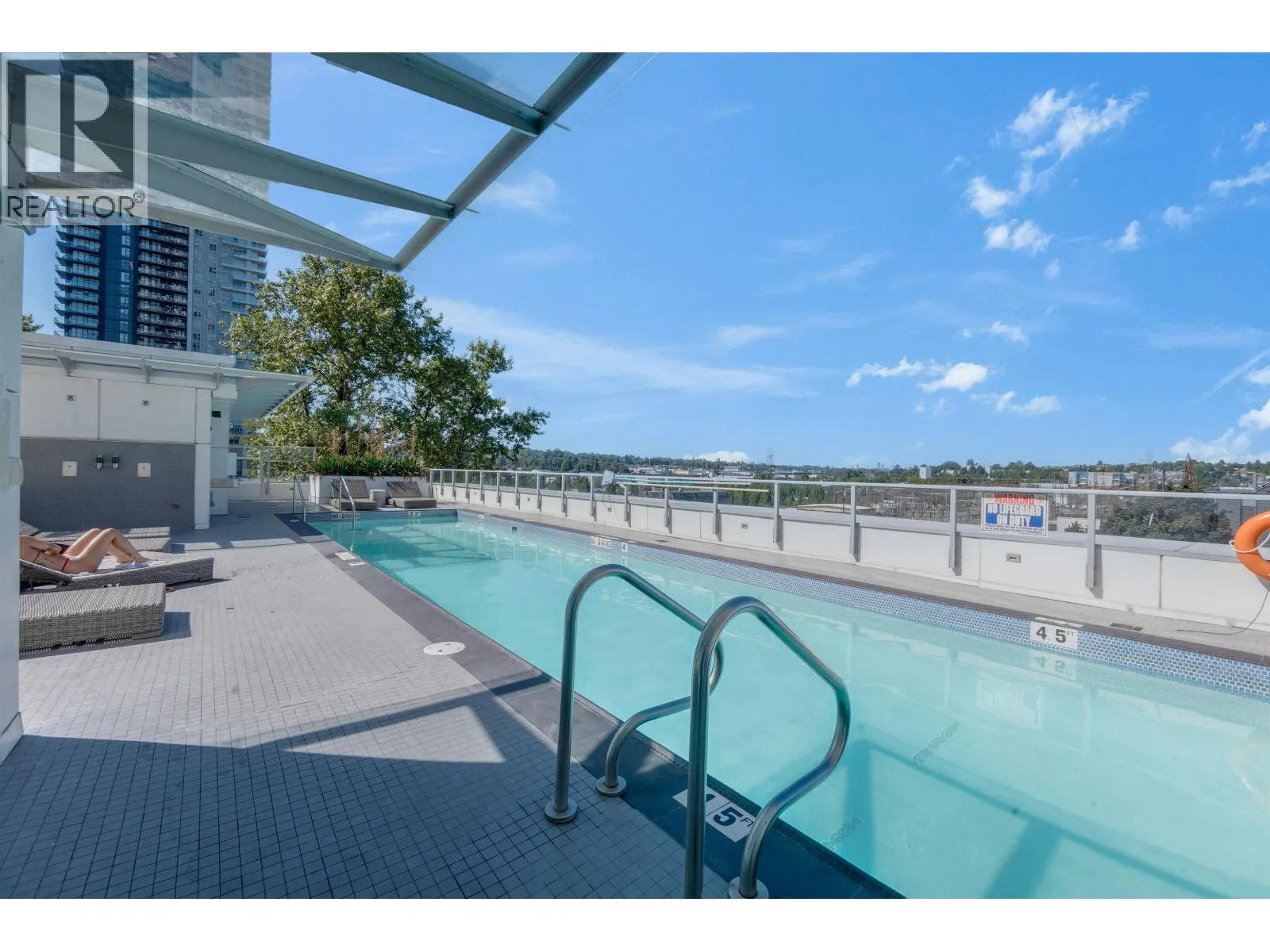 4402 1888 GILMORE AVENUE