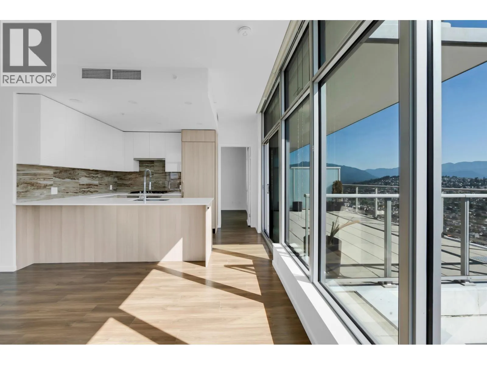 4402 1888 GILMORE AVENUE