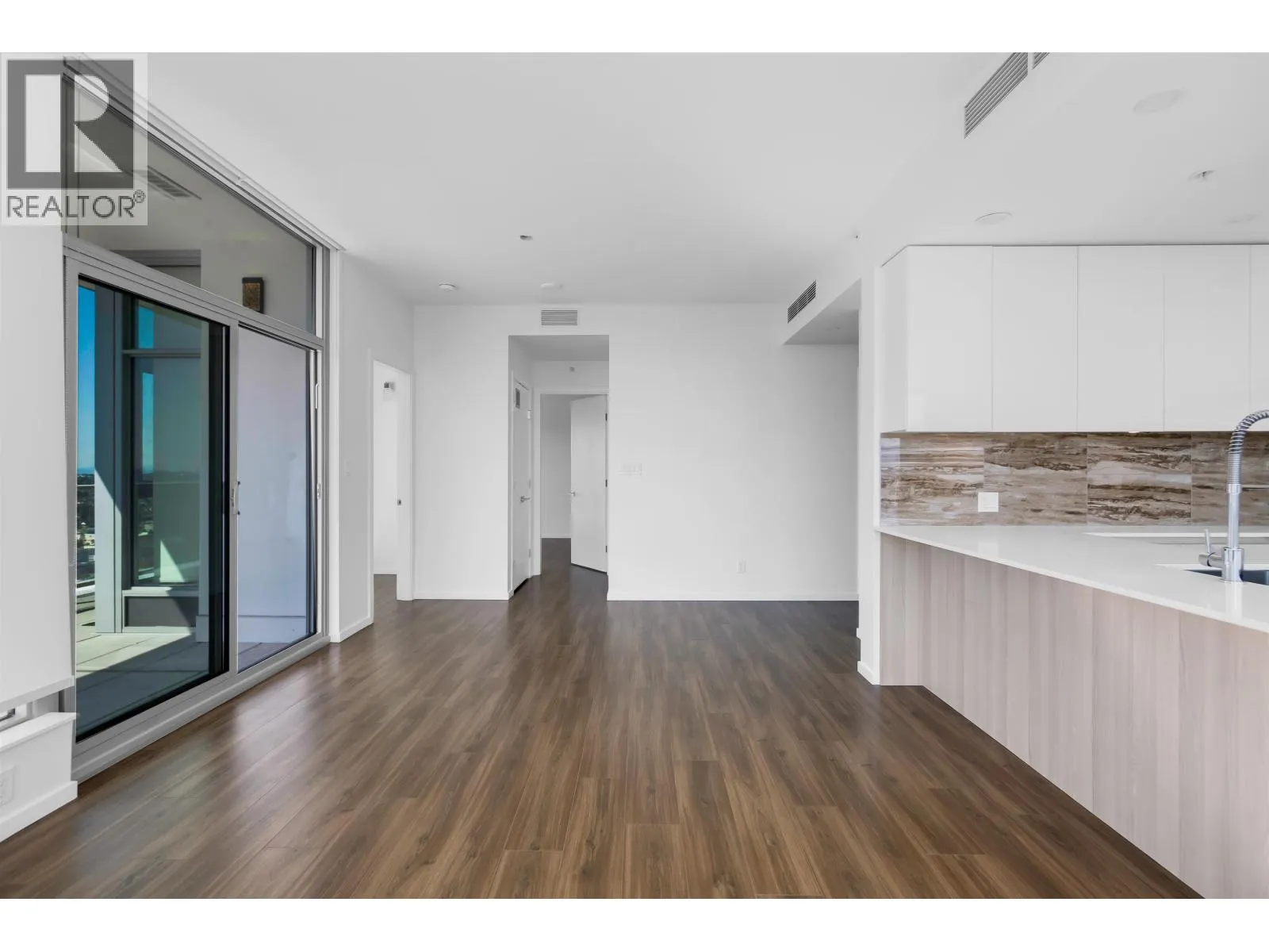 4402 1888 GILMORE AVENUE