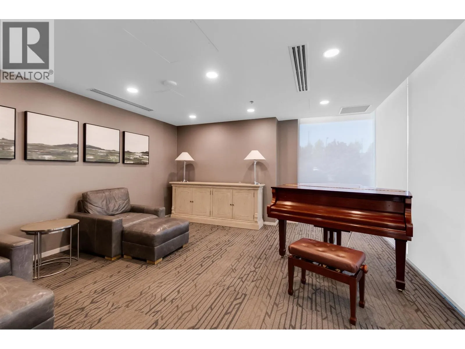 4402 1888 GILMORE AVENUE