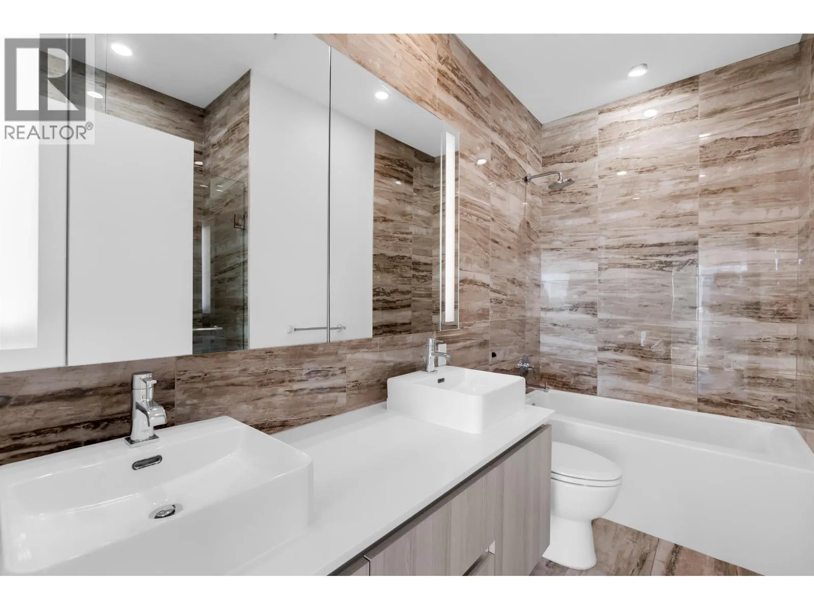 4402 1888 GILMORE AVENUE