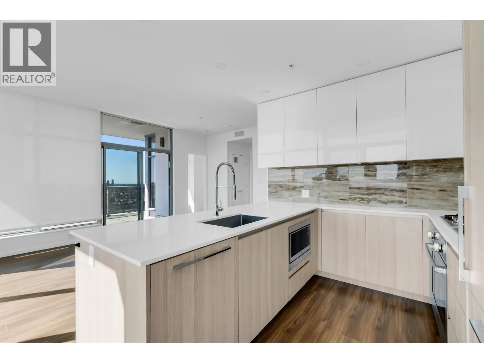 4402 1888 GILMORE AVENUE