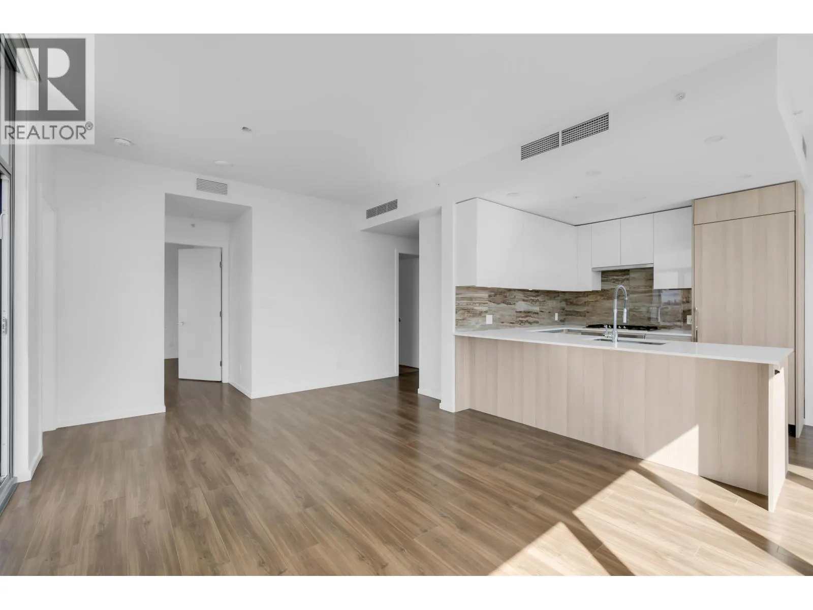 4402 1888 GILMORE AVENUE