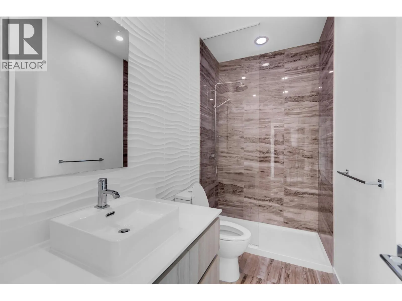 4402 1888 GILMORE AVENUE