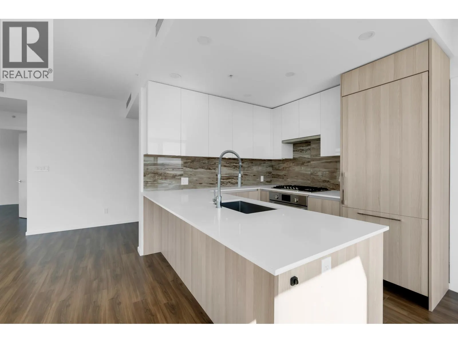 4402 1888 GILMORE AVENUE