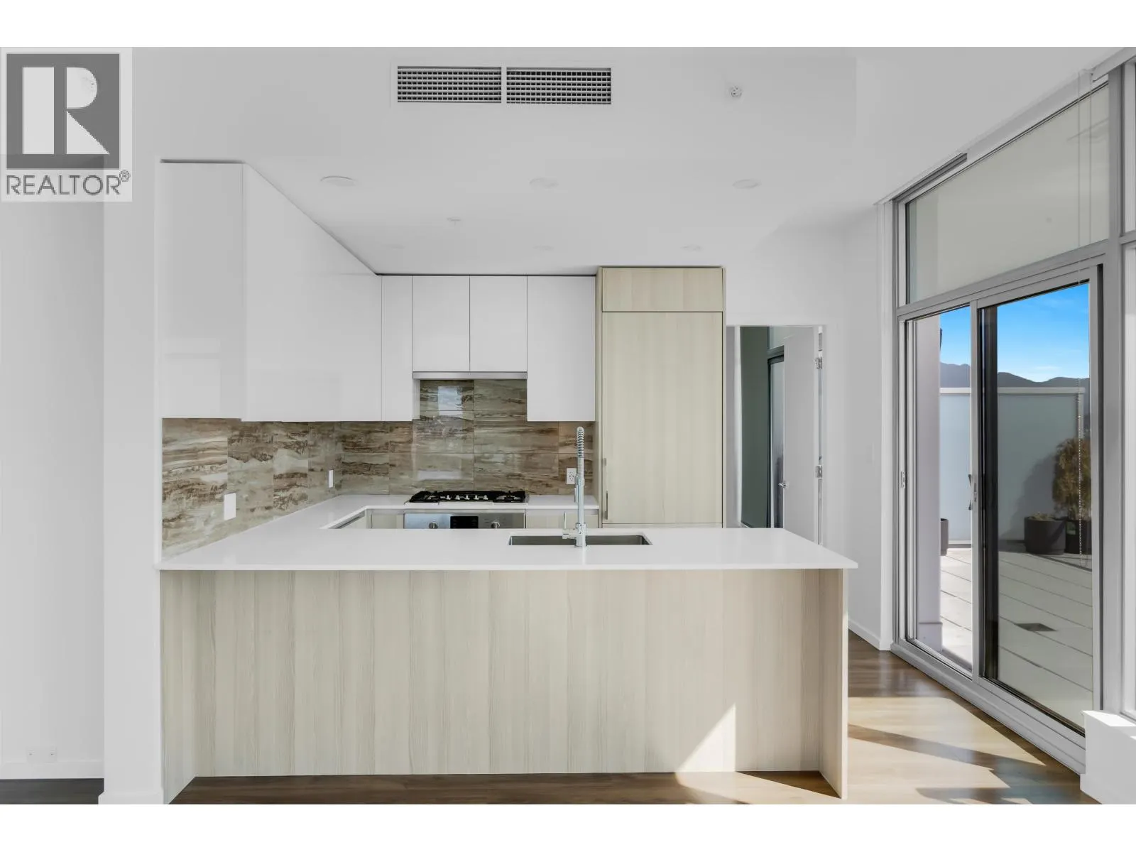 4402 1888 GILMORE AVENUE