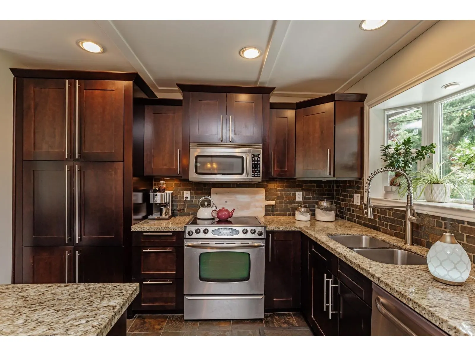 2837 CAMBRIDGE STREET