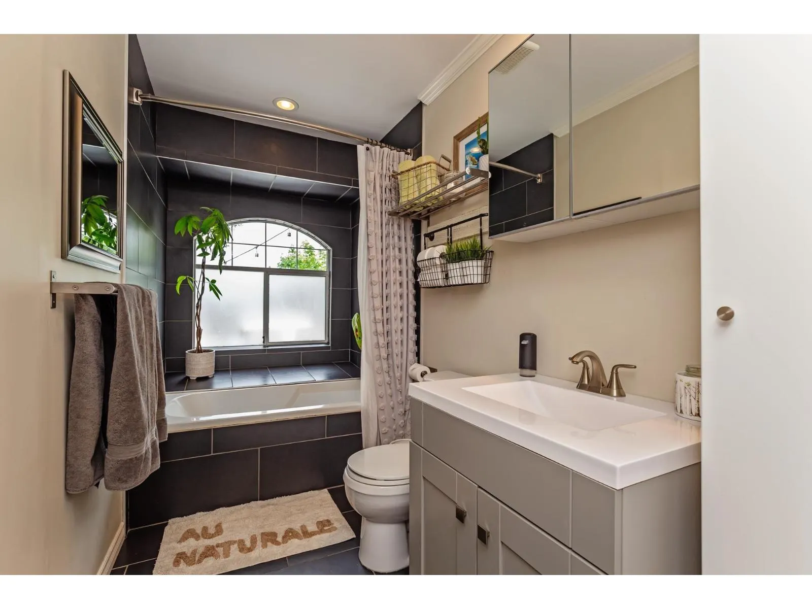 2837 CAMBRIDGE STREET