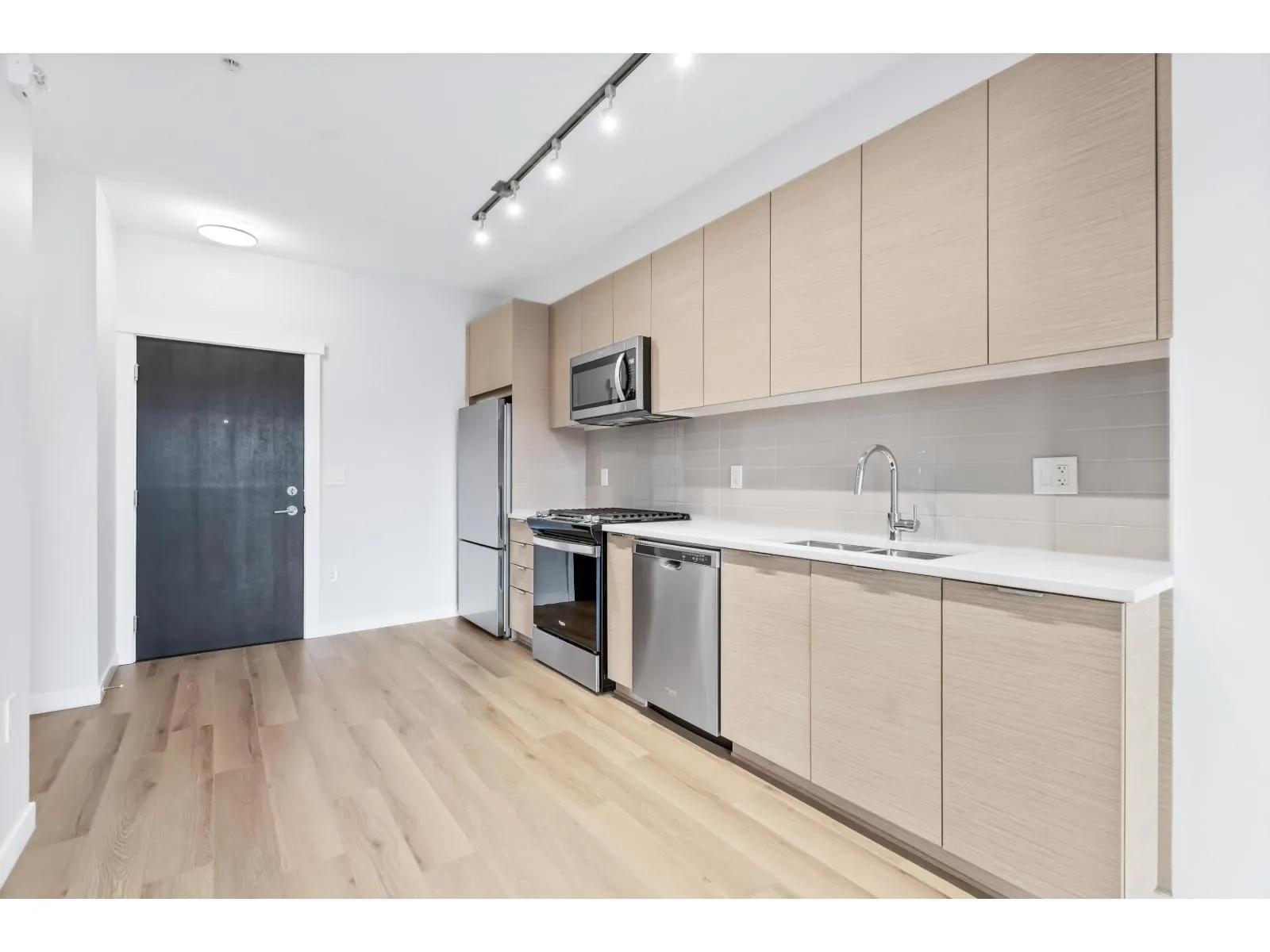 B319 8150 207 STREET