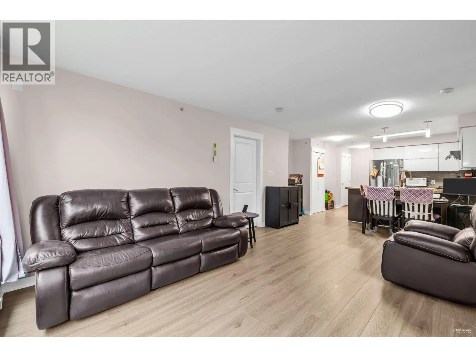 509 6733 BUSWELL STREET