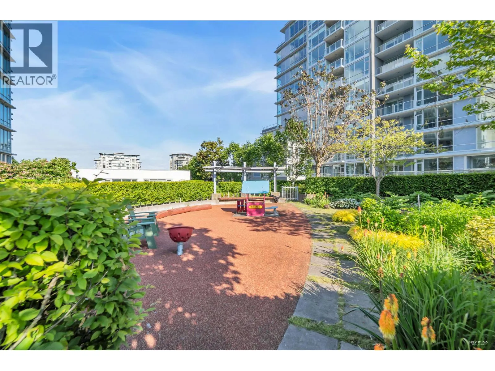 509 6733 BUSWELL STREET