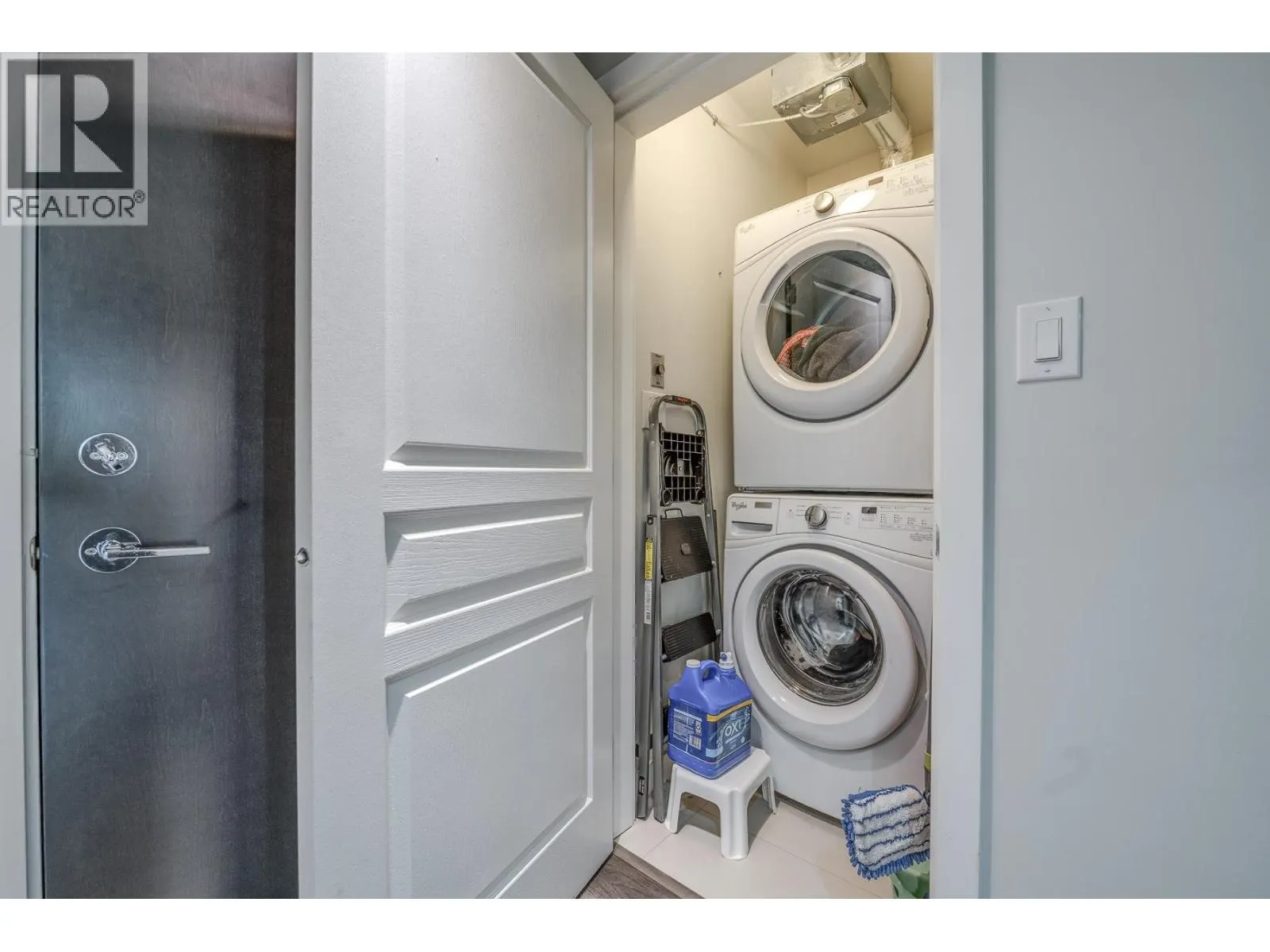 1508 3093 WINDSOR GATE