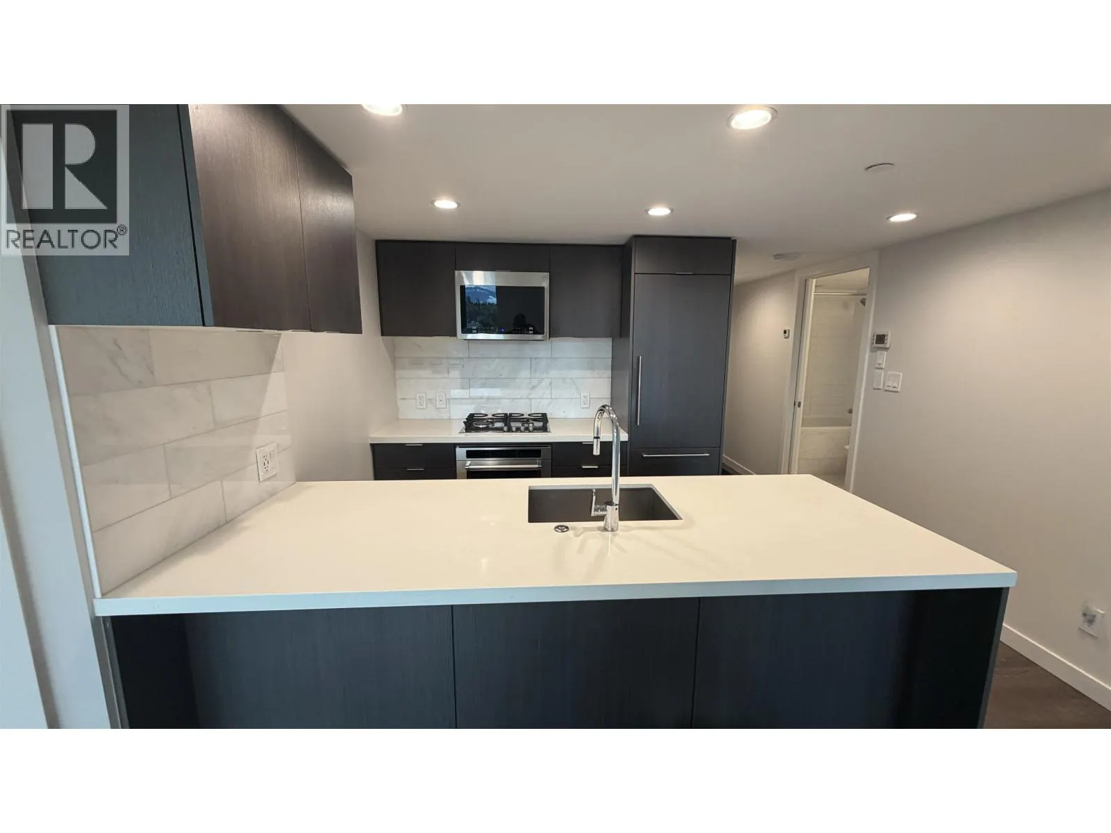 1905 8189 CAMBIE STREET