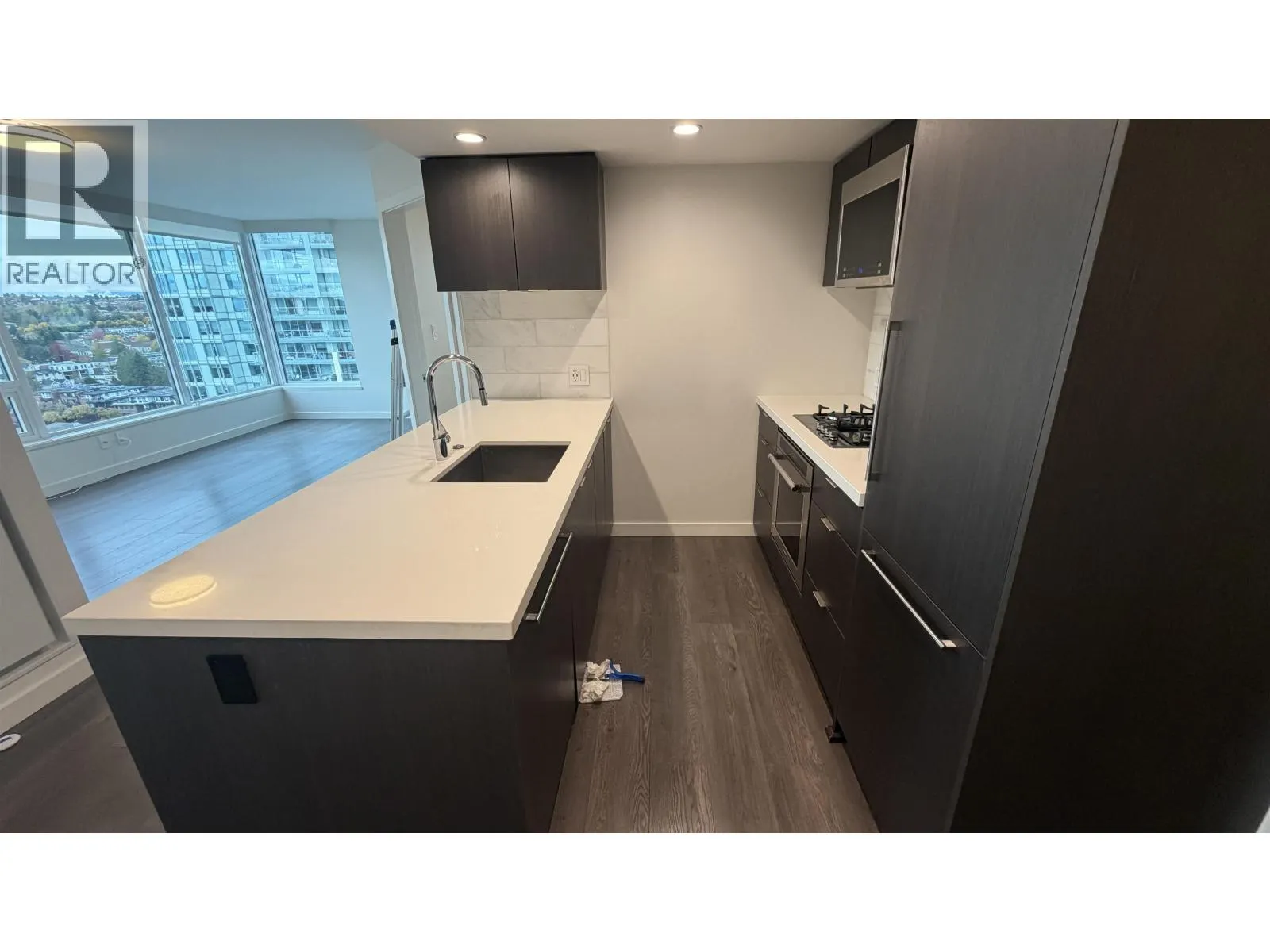 1905 8189 CAMBIE STREET