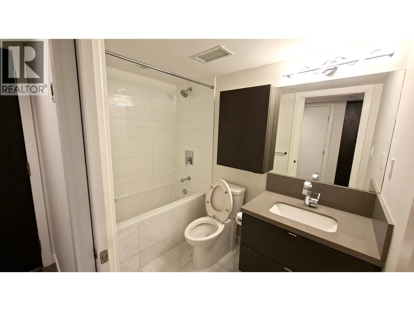 1905 8189 CAMBIE STREET