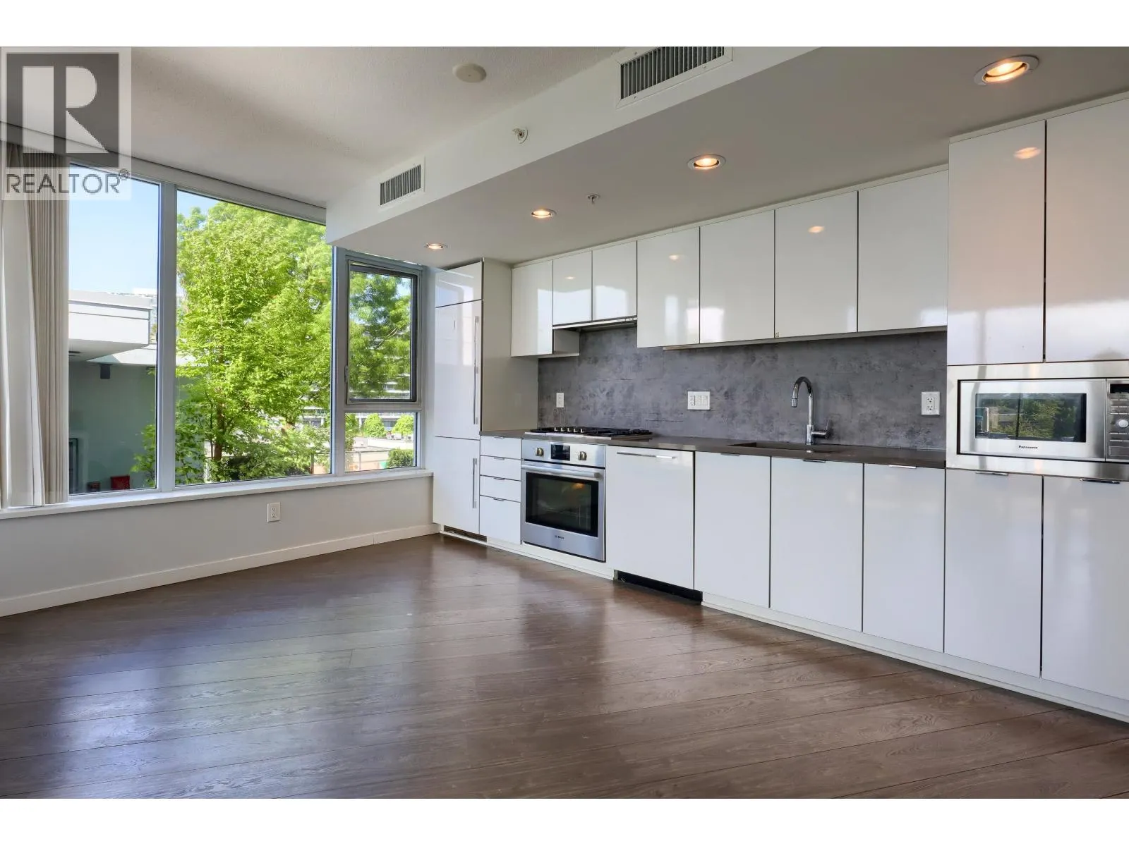 617 8333 SWEET AVENUE