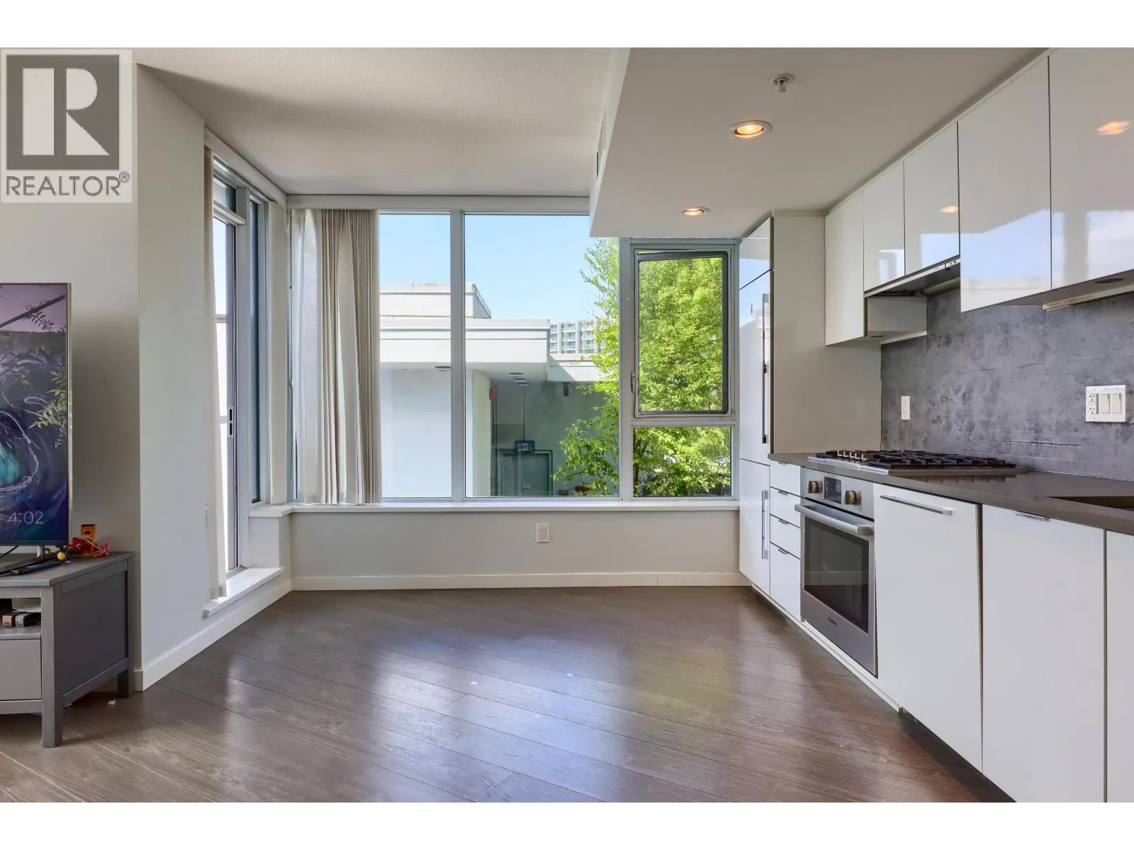 617 8333 SWEET AVENUE