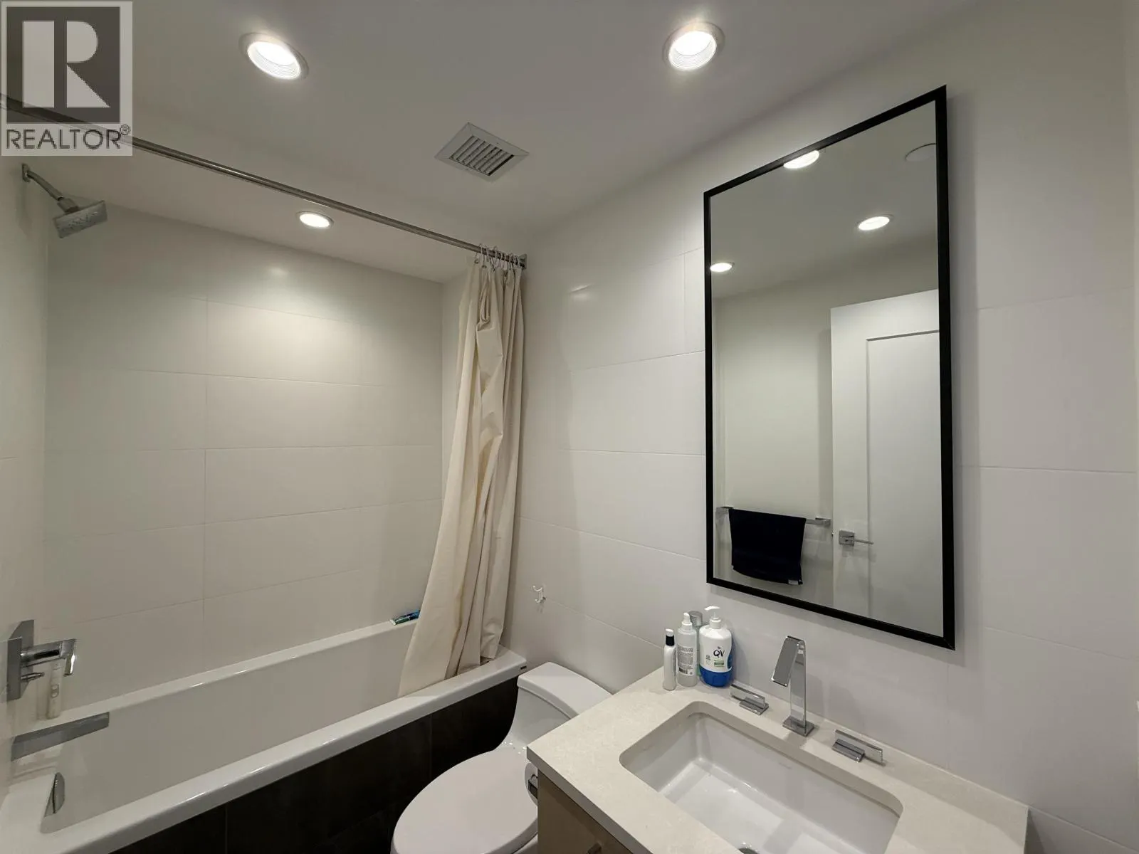 501 4685 CAMBIE STREET