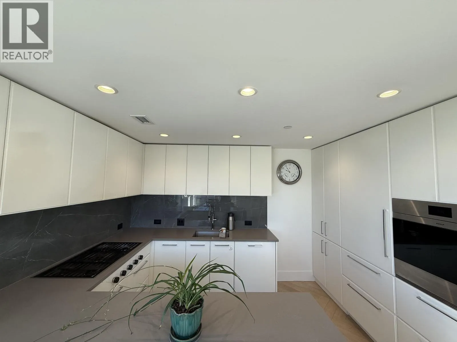 501 4685 CAMBIE STREET