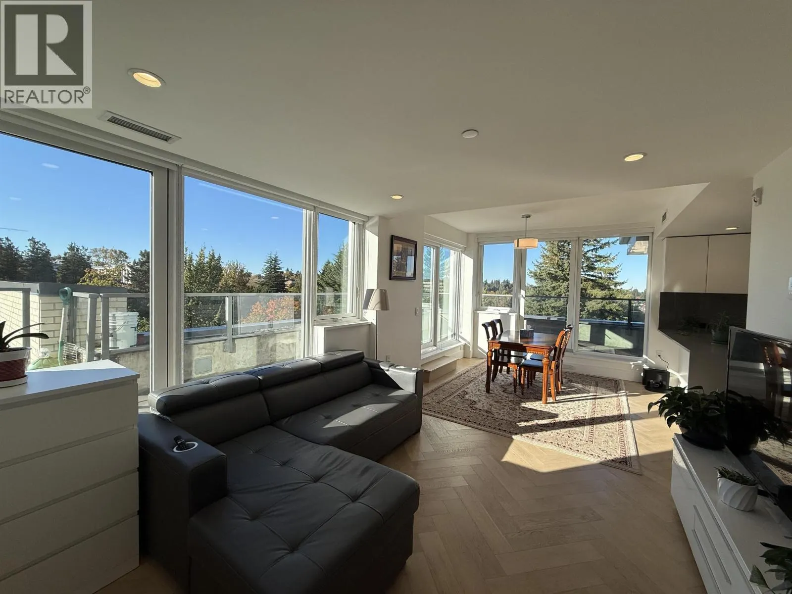 501 4685 CAMBIE STREET