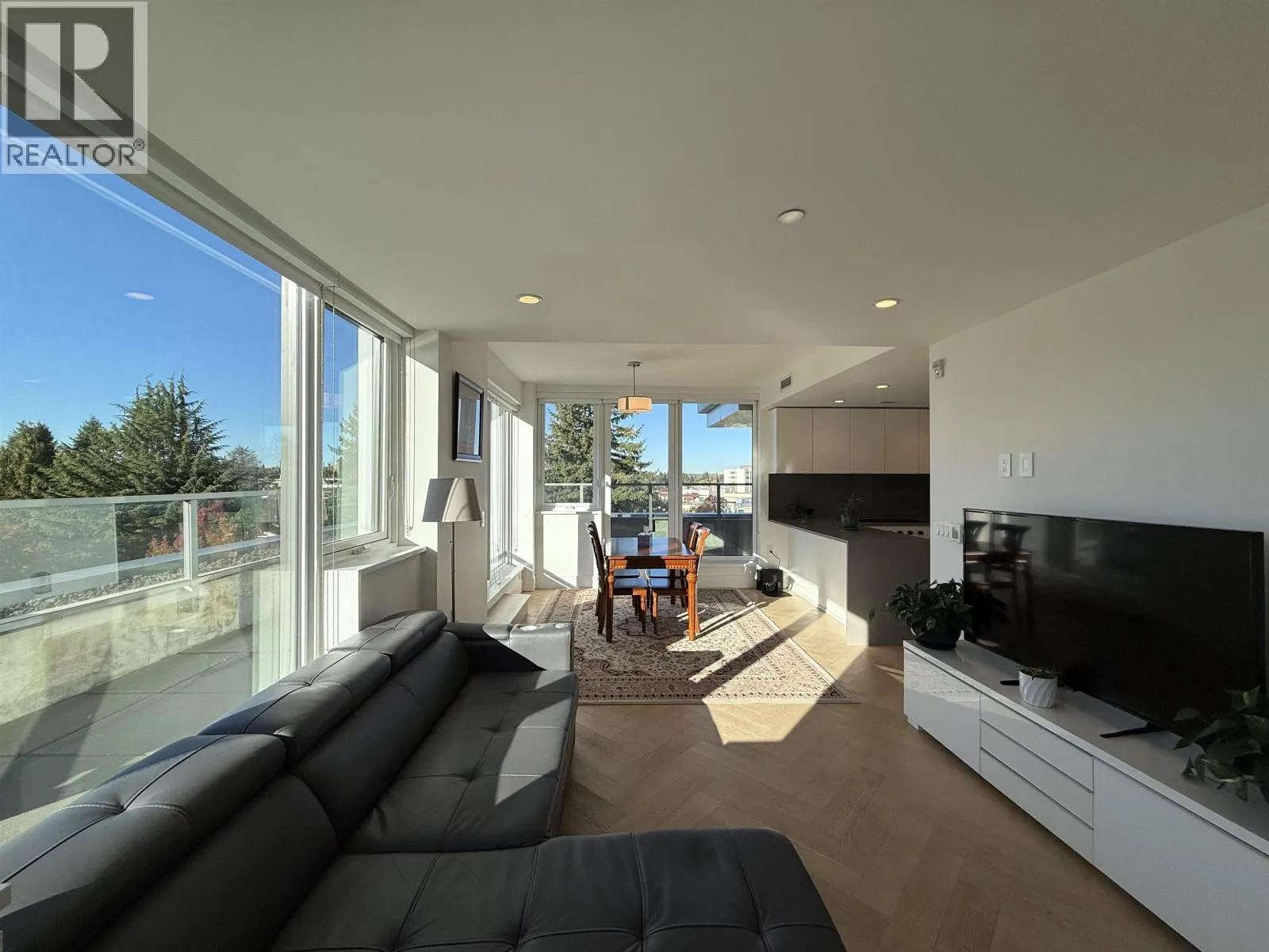 501 4685 CAMBIE STREET