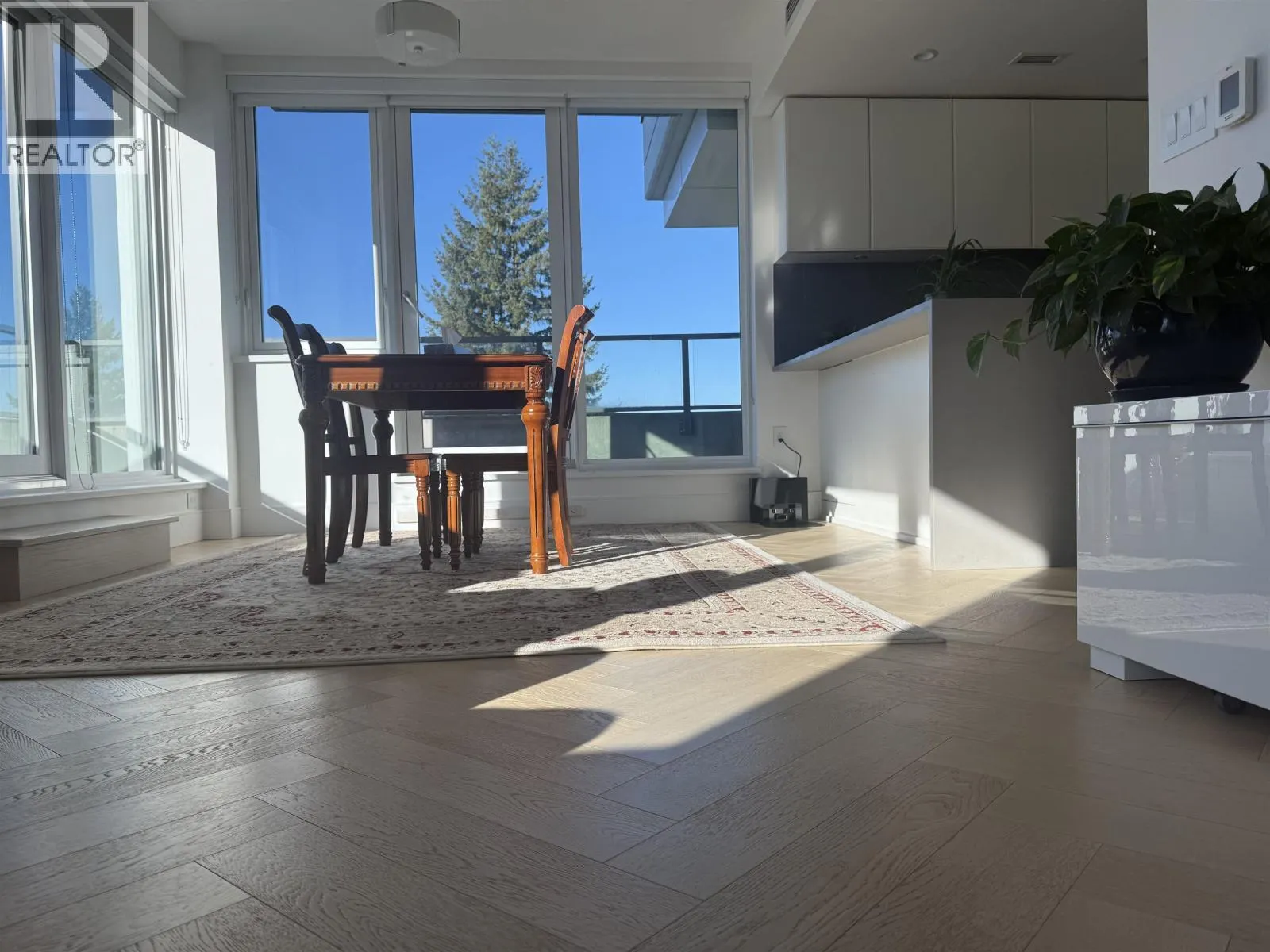 501 4685 CAMBIE STREET