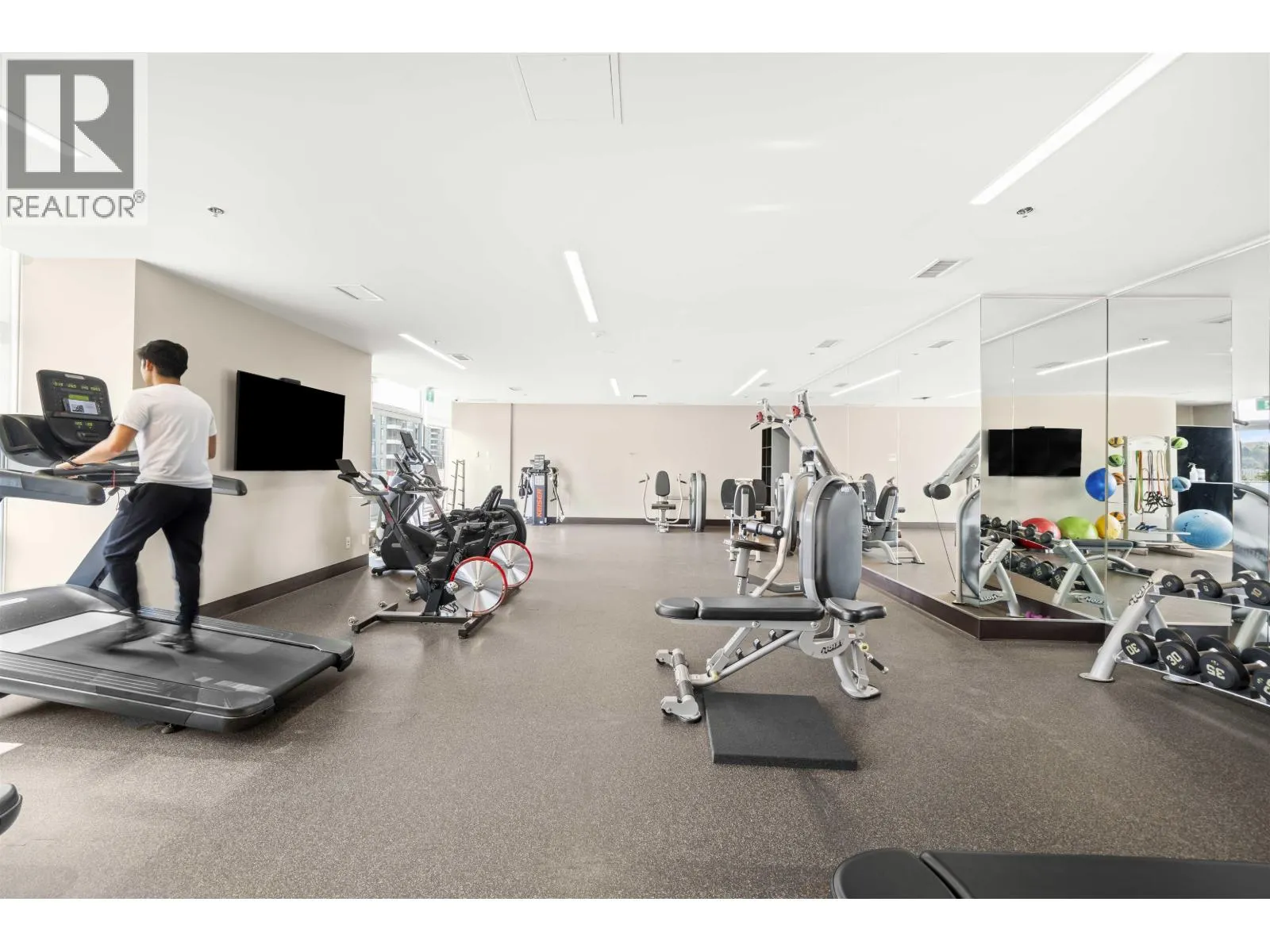 2609 2181 MADISON AVENUE