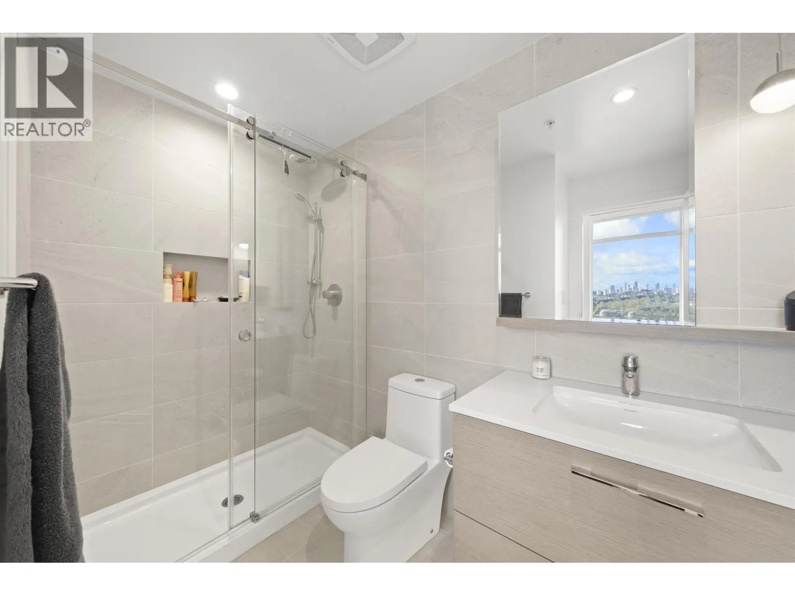 2609 2181 MADISON AVENUE