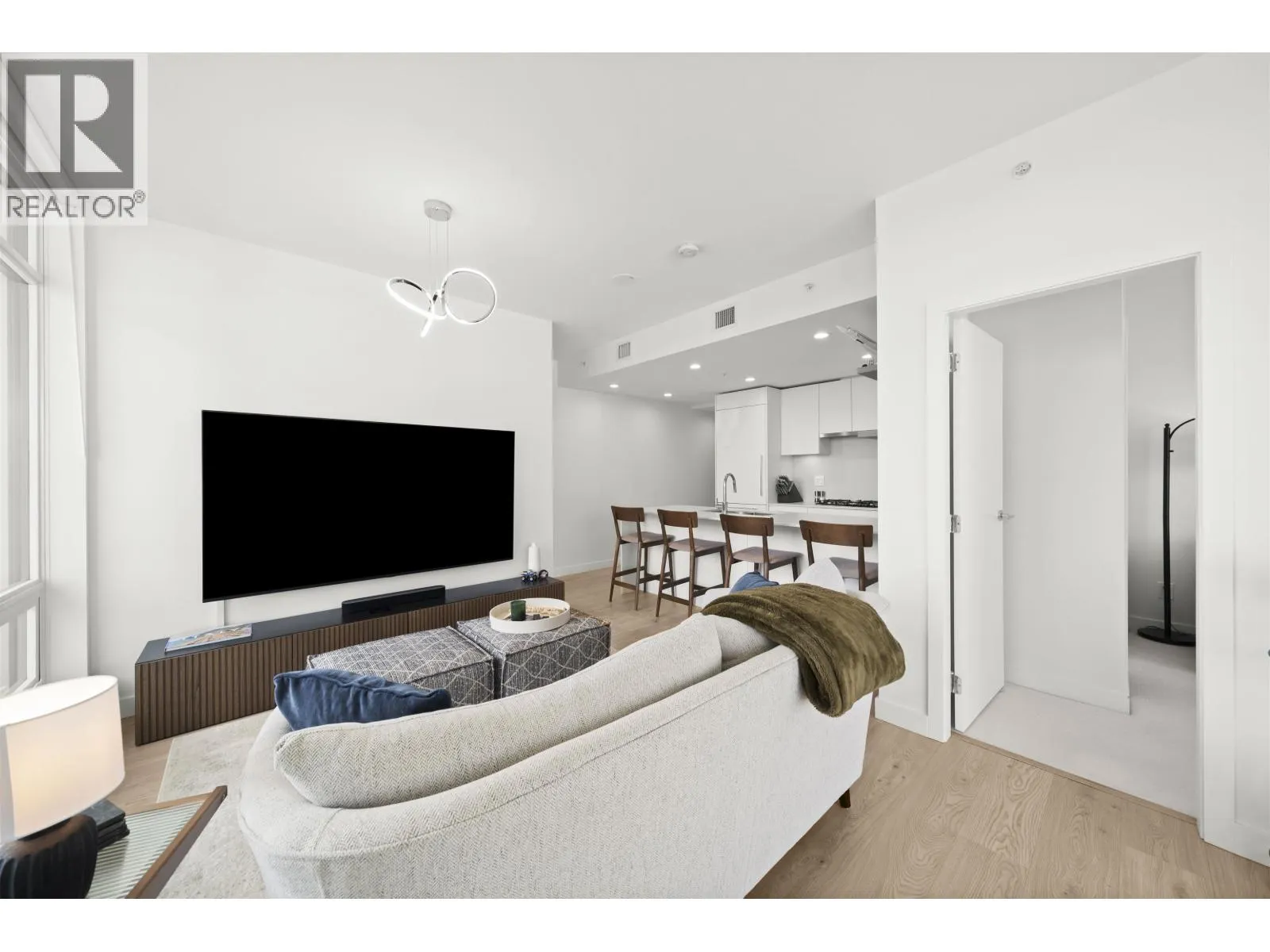 2609 2181 MADISON AVENUE