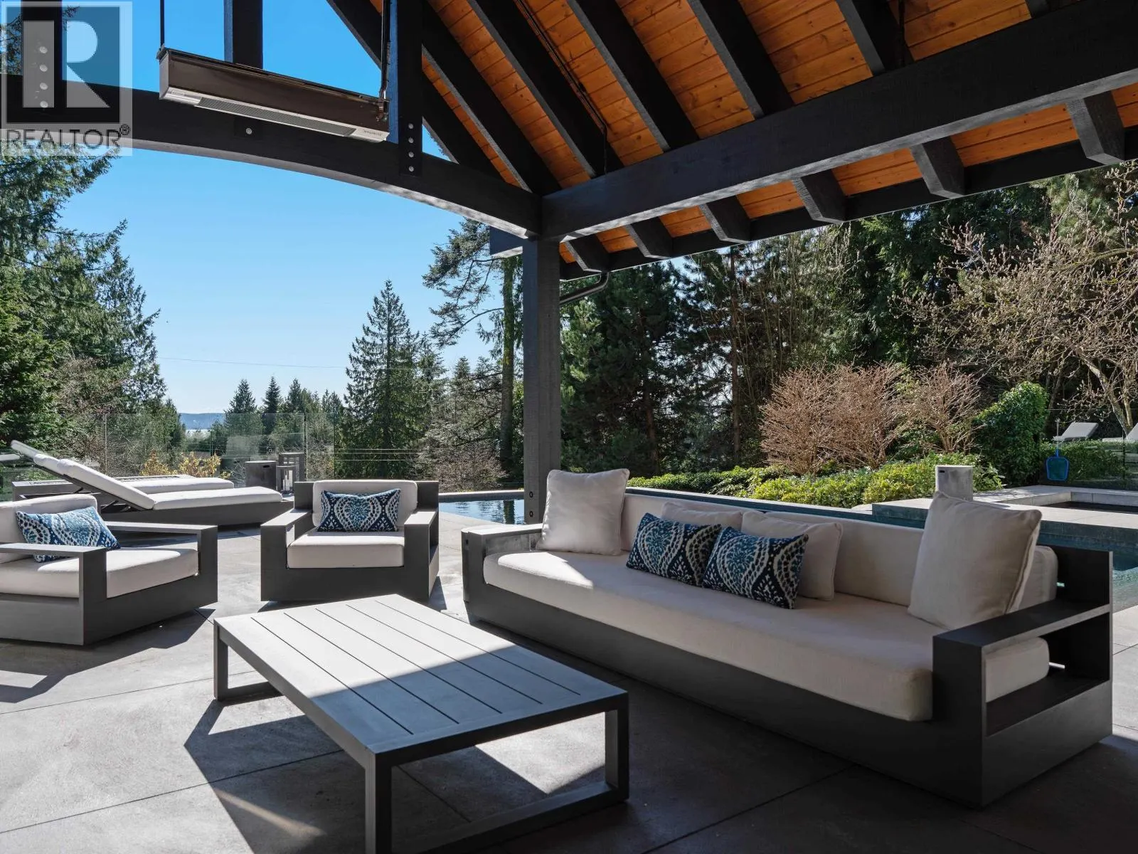 2985 ALTAMONT CRESCENT