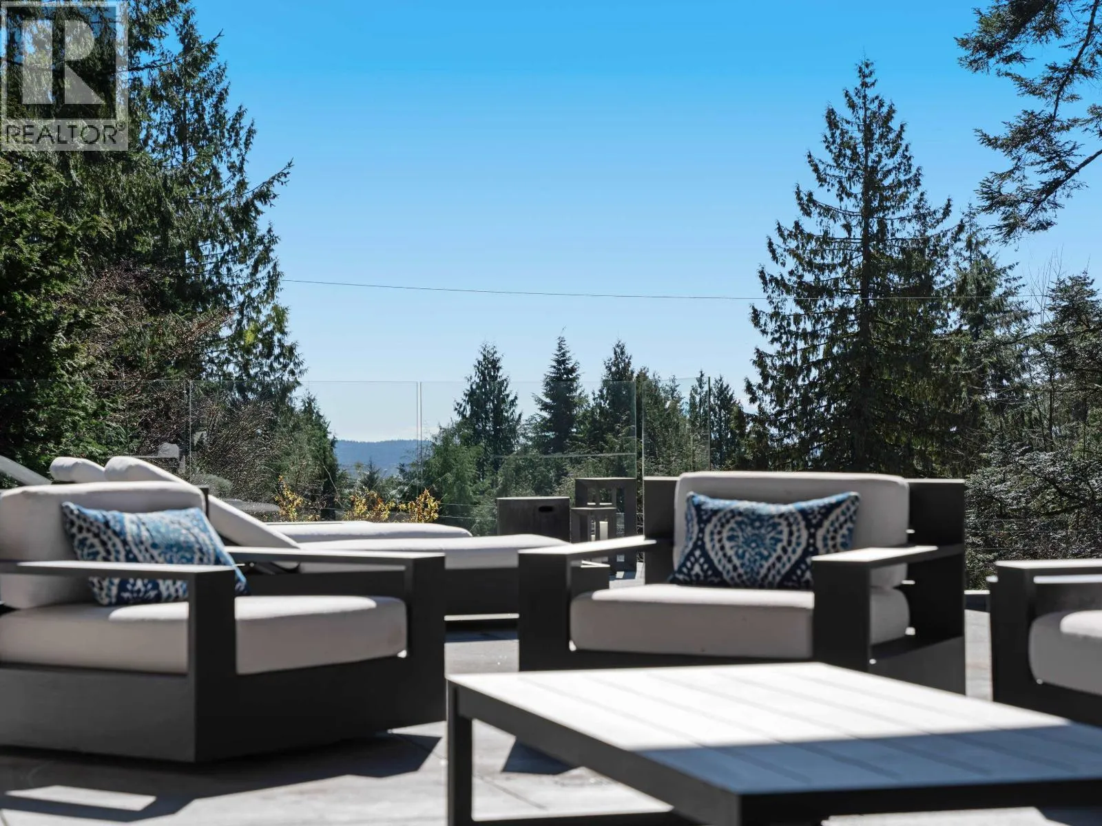 2985 ALTAMONT CRESCENT