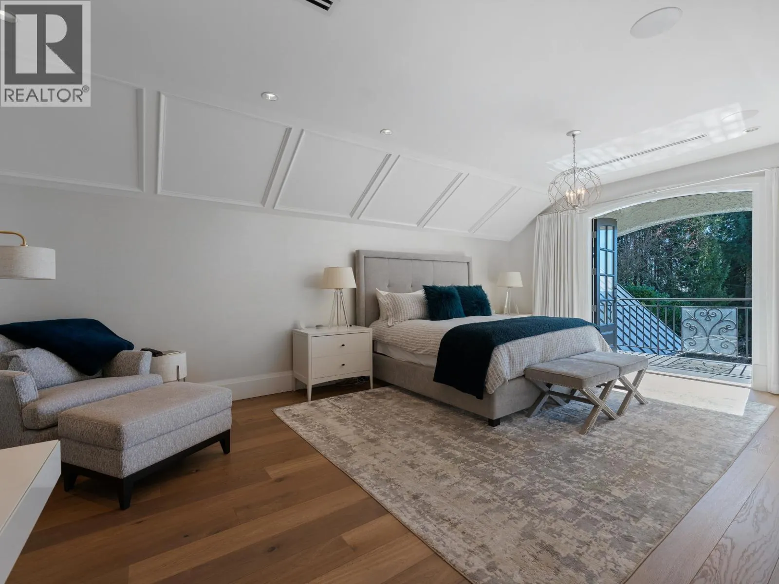 2985 ALTAMONT CRESCENT