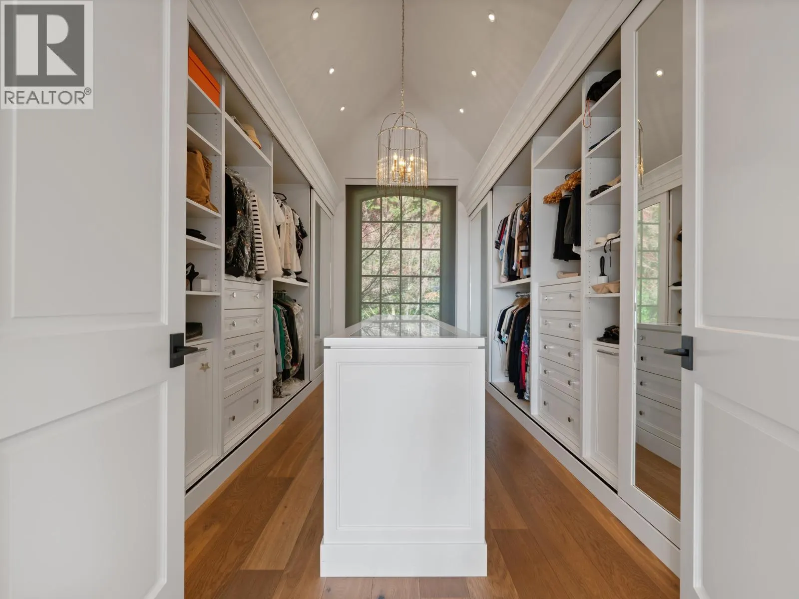 2985 ALTAMONT CRESCENT