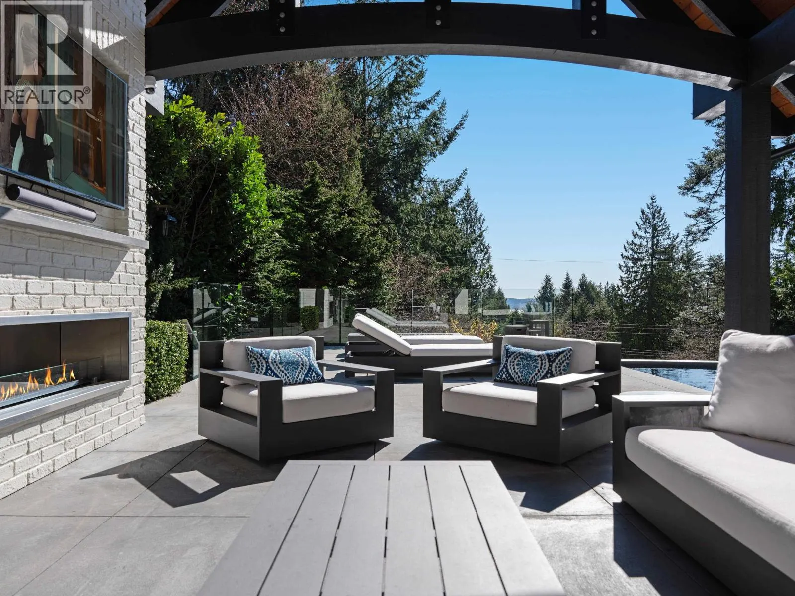 2985 ALTAMONT CRESCENT