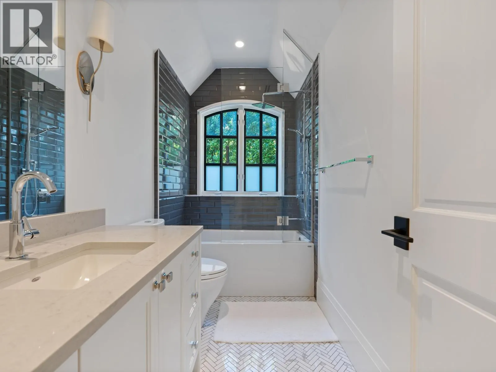 2985 ALTAMONT CRESCENT