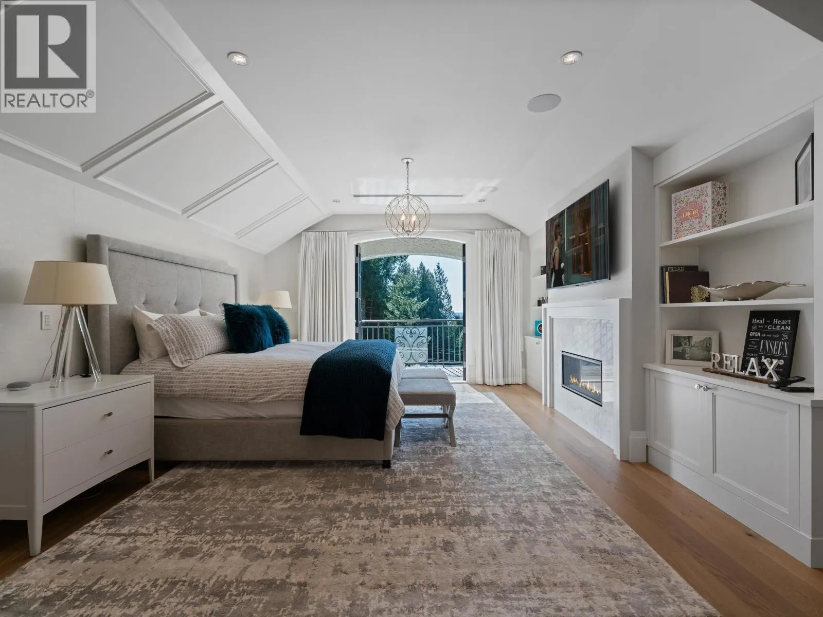 2985 ALTAMONT CRESCENT