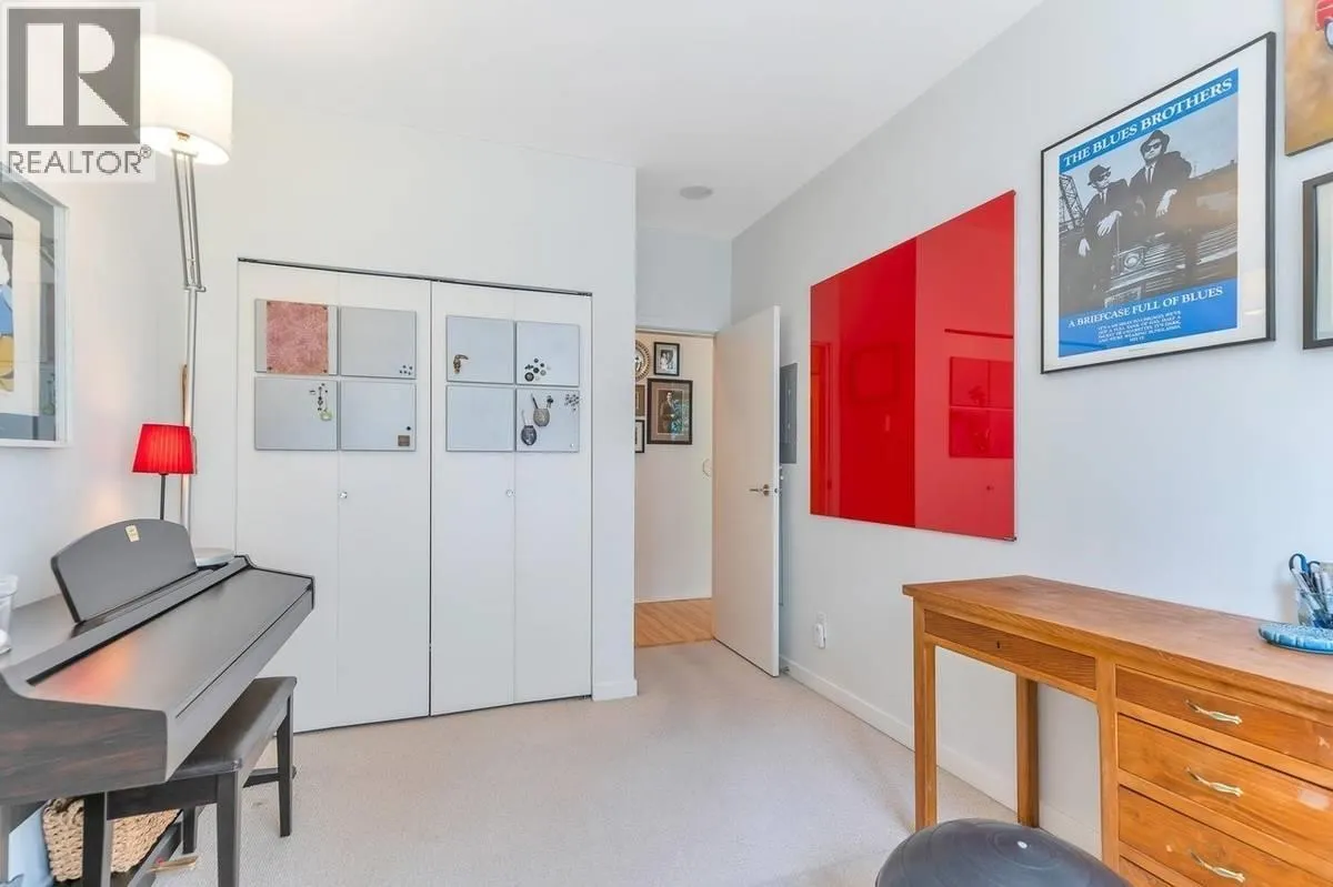 304 480 ROBSON STREET