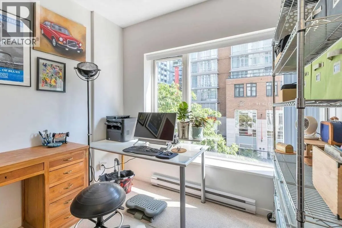 304 480 ROBSON STREET