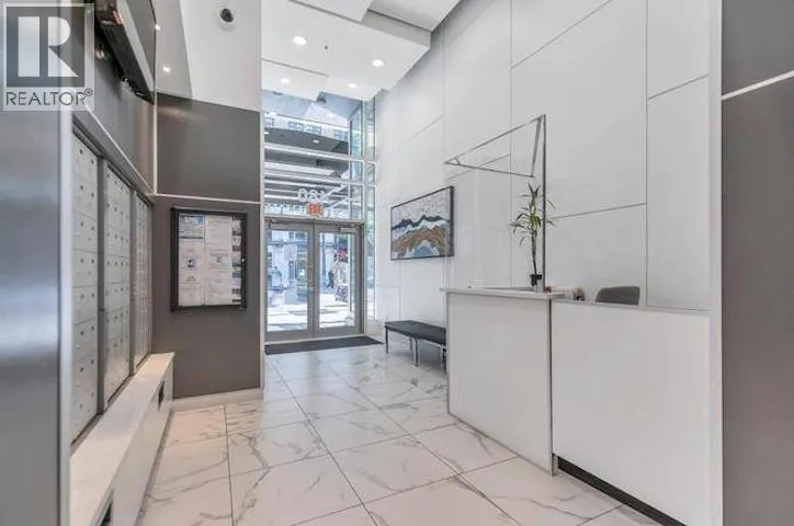 304 480 ROBSON STREET